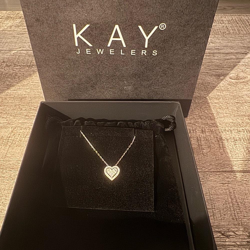 Kay Jewelers Diamond Heart White Gold and 1/3 ct tw Round and Princess Cut 18”